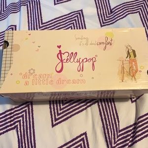 NWT. Jellypop flats white/gold lace ELSA size 8M